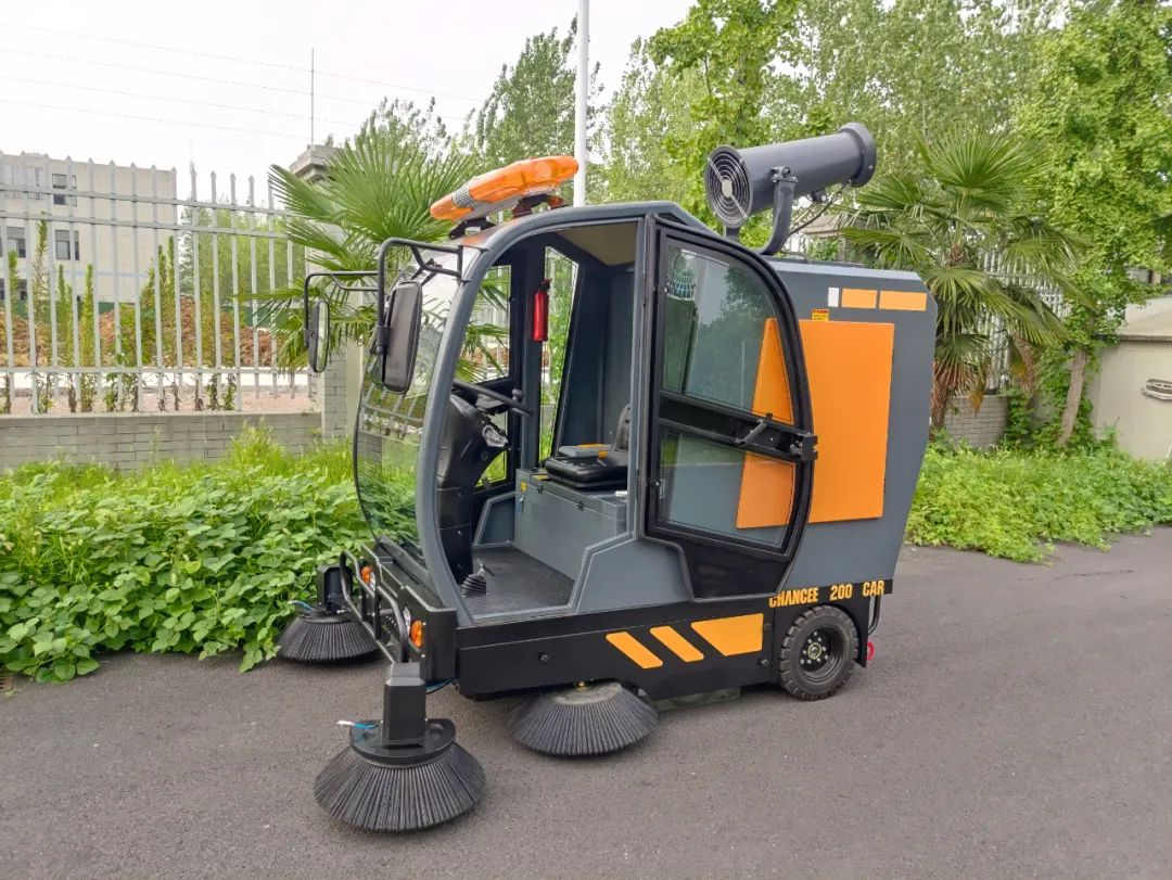 橙犀驾驶式扫地机